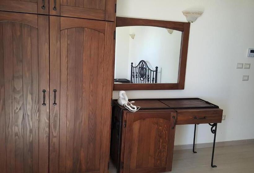 Standard Triple Room with Terrace, Sarajet E Pashait 2