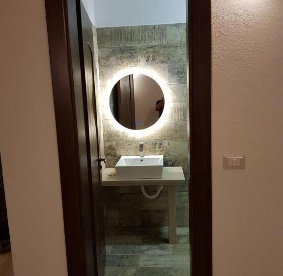 اتاق لوکس, Sarajet E Pashait 2