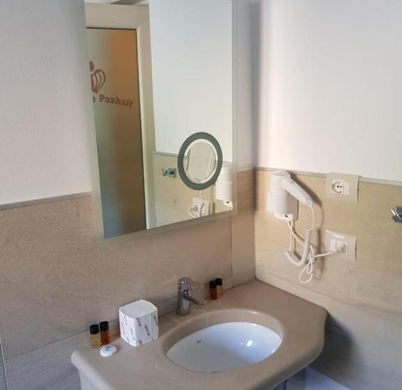 اتاق پریمیوم چهارنفره, Sarajet E Pashait 2