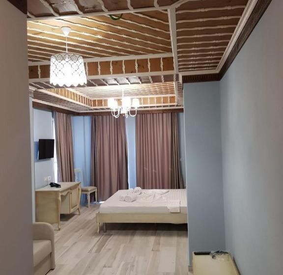 اتاق سوپریور خانوادگی, Sarajet E Pashait 2