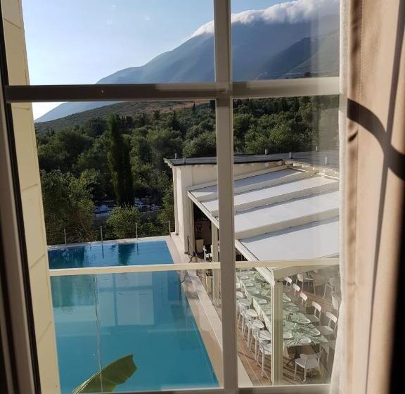 اتاق سوپریور خانوادگی, Sarajet E Pashait 2