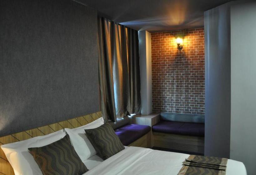 חדר סטנדרט לארבעה, Valya Hotel, Kuala Terengganu