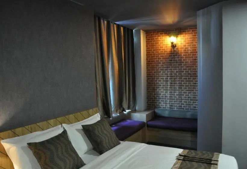 Standard Neljän Hengen Huone, Valya Hotel, Kuala Terengganu