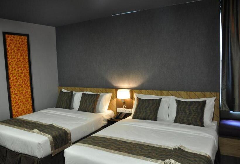 חדר סטנדרט לארבעה, Valya Hotel, Kuala Terengganu