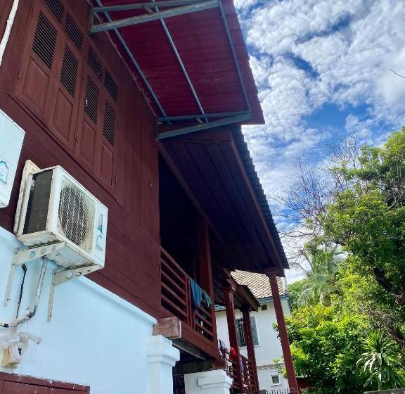 تختخواب در اتاق مشترک, Sunrise Riverside Pool Hostel