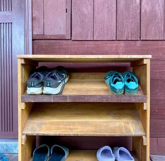 تختخواب در اتاق مشترک, Sunrise Riverside Pool Hostel