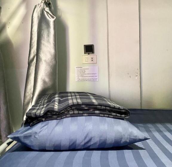 تختخواب در اتاق مشترک, Sunrise Riverside Pool Hostel