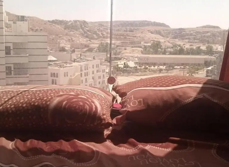 اتاق خانوادگی با چشمانداز کوه, Petra Inbox Hostel