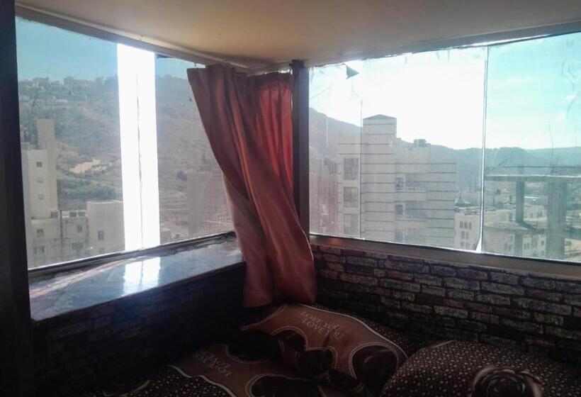 اتاق خانوادگی با چشم‌انداز کوه, Petra Inbox Hostel