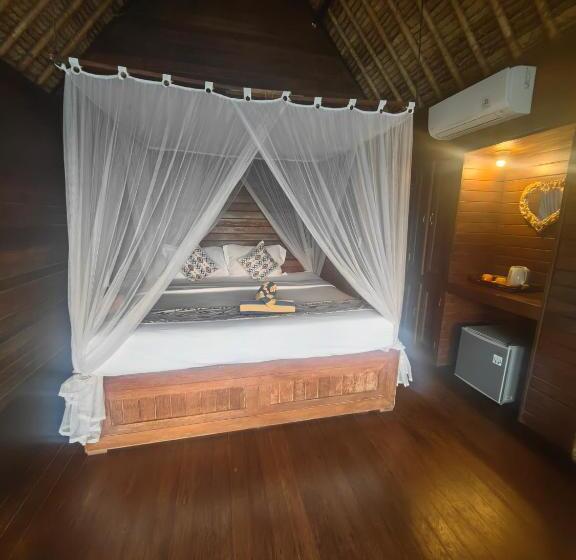 קוטג' דלוקס, The Dafish Ceningan