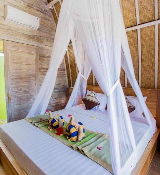 חדר סופריור, The Dafish Ceningan