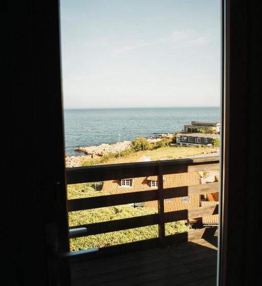 海景套房, The Falcon