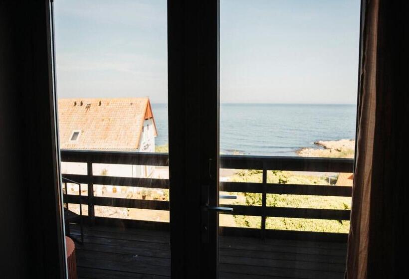 海景套房, The Falcon