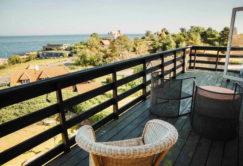 海景套房, The Falcon