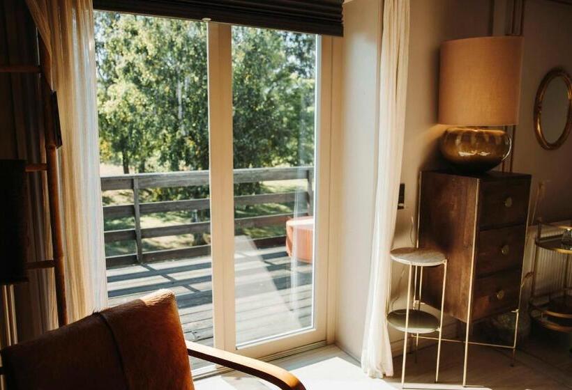 豪华套房, The Falcon