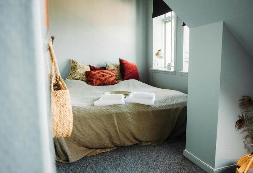 Quarto Estandar Vista Mar, The Falcon