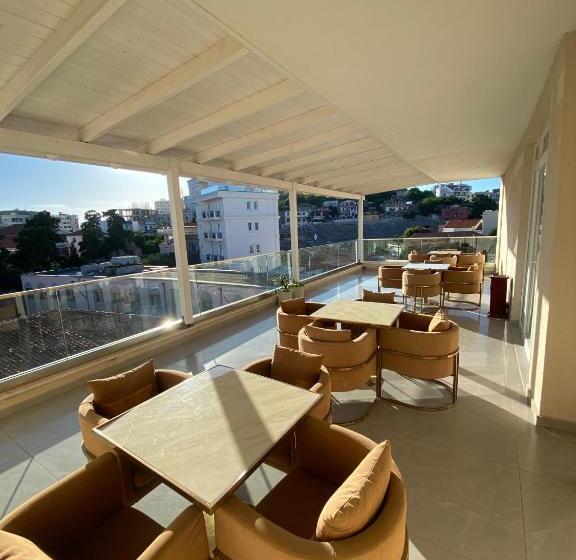 デラックストリプルルーム, Brais