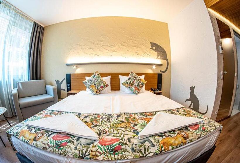 스탠다드 룸, Pangea