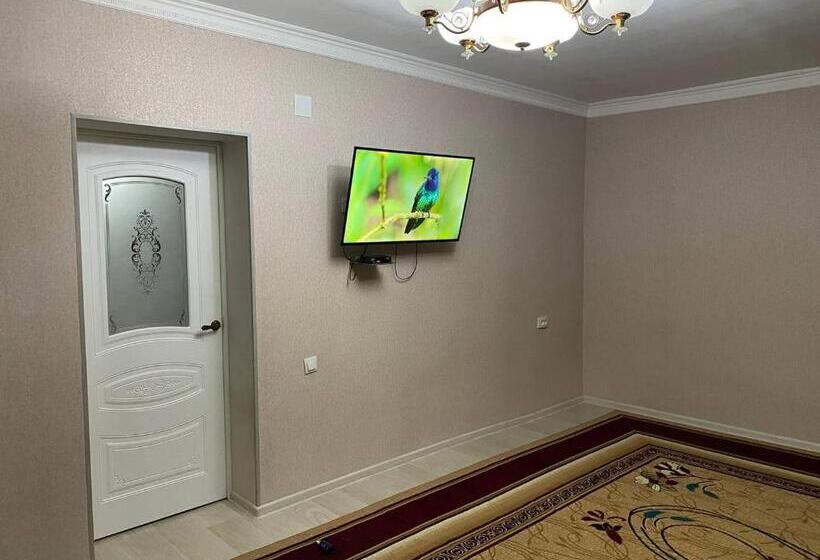 تختخواب در اتاق مشترک, Sunny Hostel