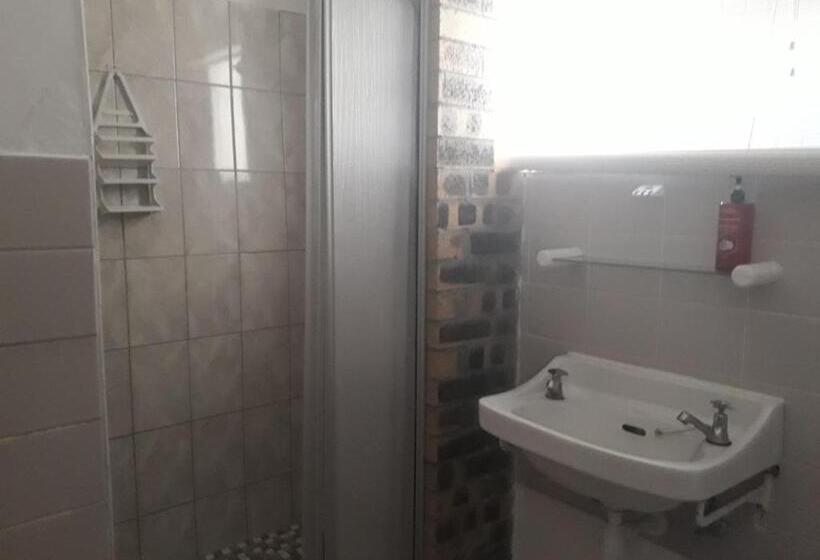 Economy Room, Sunflower Self Catering