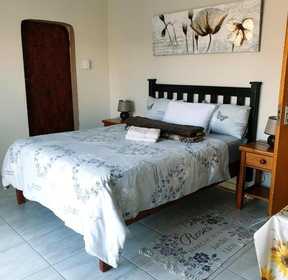 Family Room, Sunflower Self Catering
