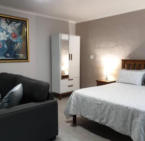 Deluxe Room, Sunflower Self Catering