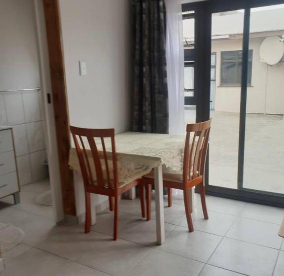 Deluxe Room, Sunflower Self Catering