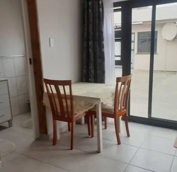 اتاق لوکس, Sunflower Self Catering