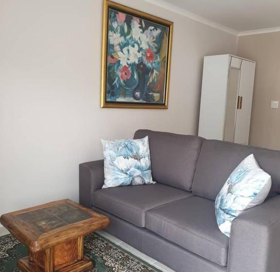 اتاق لوکس, Sunflower Self Catering