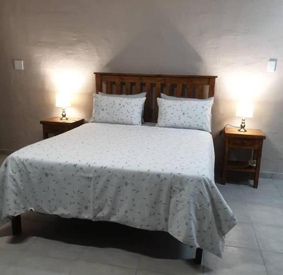 Deluxe Room, Sunflower Self Catering