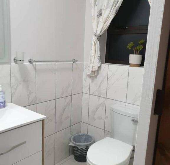 Deluxe Room, Sunflower Self Catering