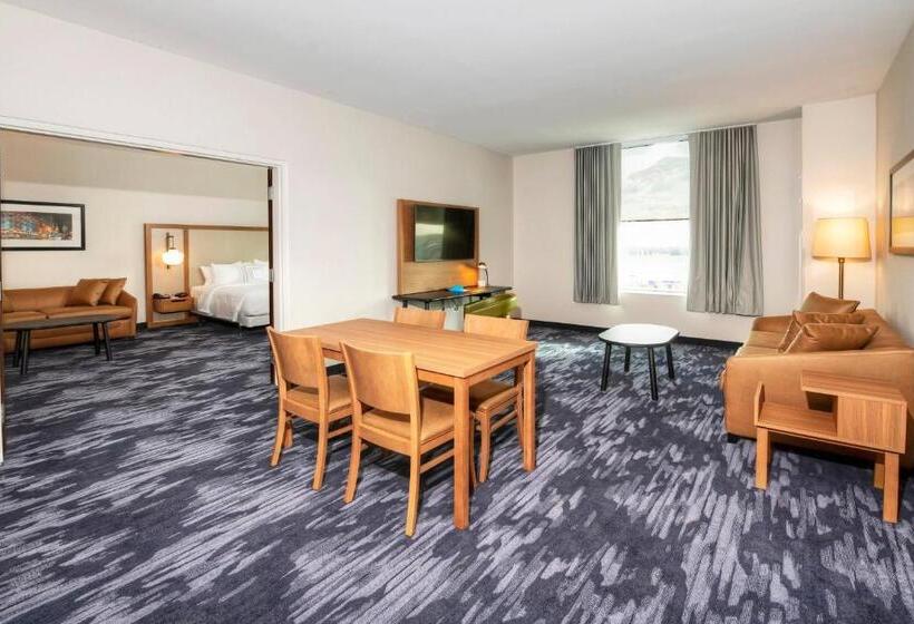 带大床的套房, Fairfield Inn & Suites By Marriott Ottawa Airport