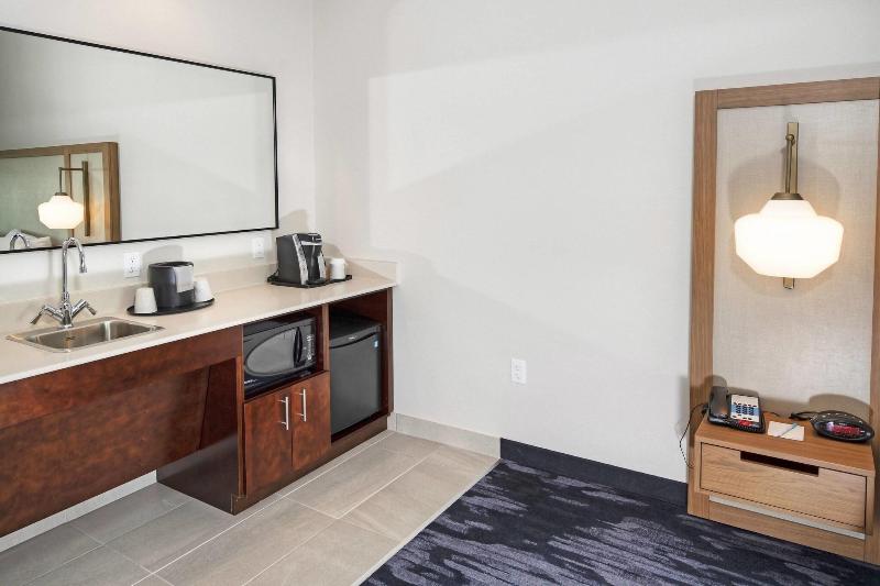 带大床的标准间, Fairfield Inn & Suites By Marriott Ottawa Airport