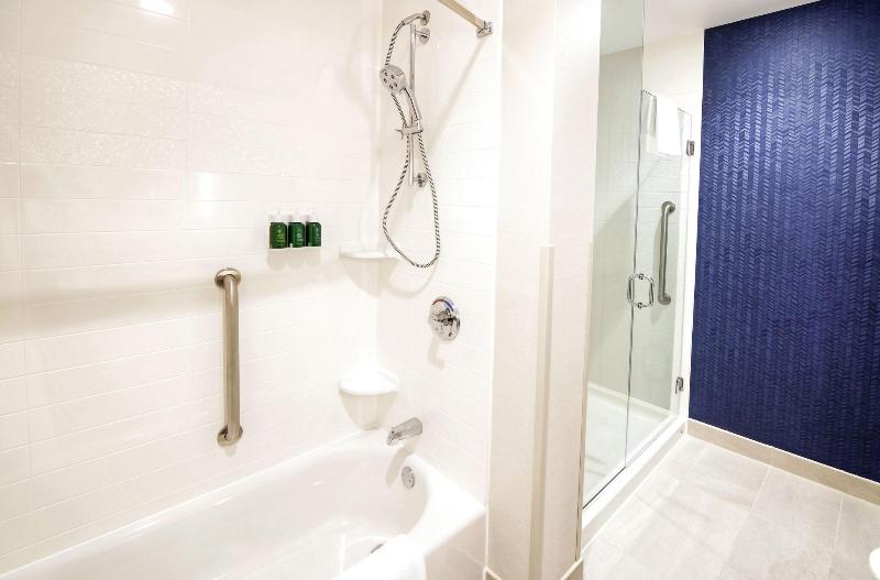 带大床的标准工作室, Fairfield Inn & Suites By Marriott Ottawa Airport
