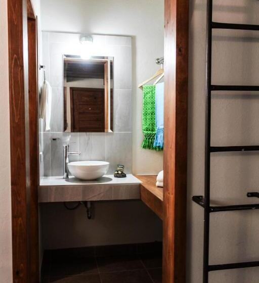 חדר סטנדרט לשלושה, María Del Tío Molcas