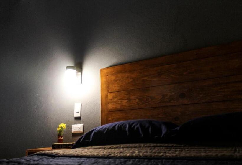 חדר סטנדרט לשלושה, María Del Tío Molcas