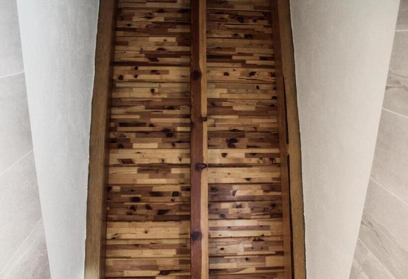 חדר סטנדרט לשלושה, María Del Tío Molcas