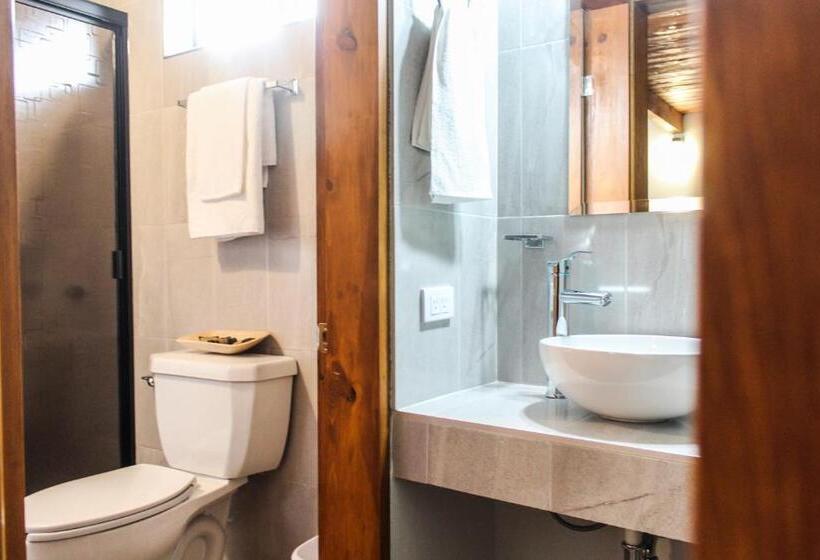 חדר סטנדרט לשלושה, María Del Tío Molcas