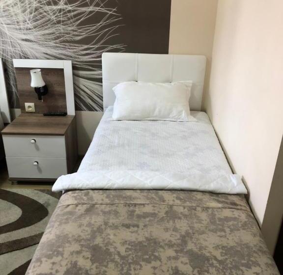 اتاق استاندارد سه نفره, The K Tbilisi