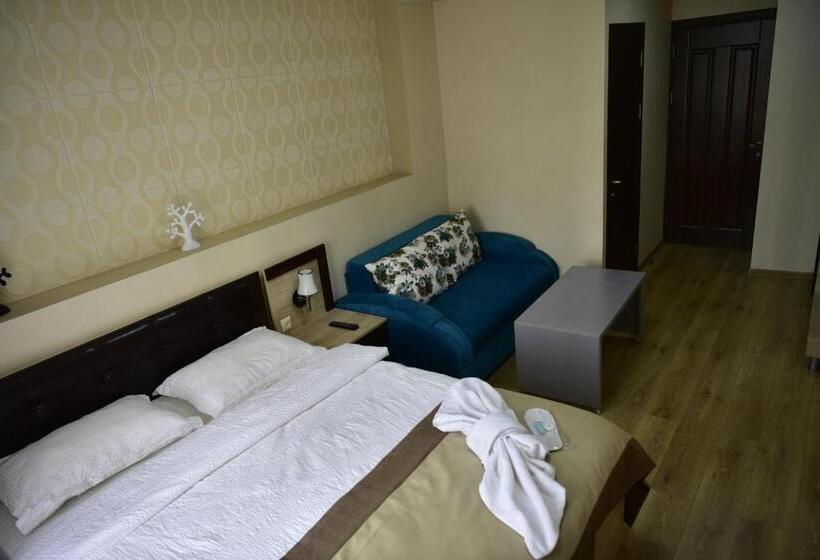 اتاق استاندارد سه نفره, The K Tbilisi