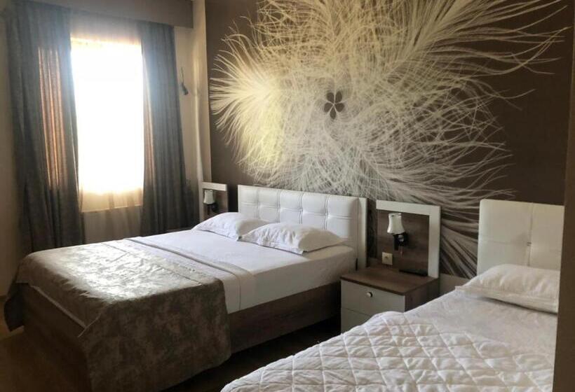 اتاق استاندارد سه نفره, The K Tbilisi