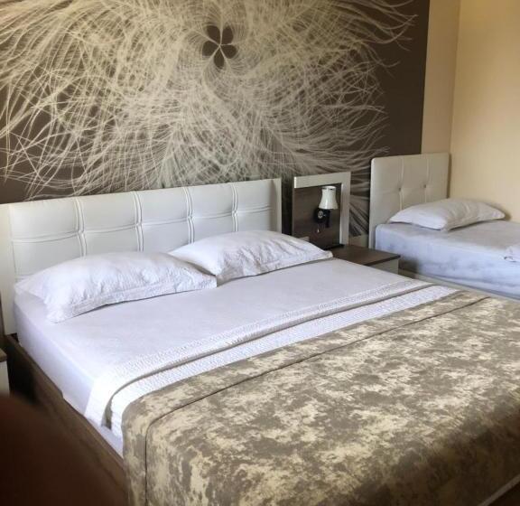 اتاق استاندارد سه نفره, The K Tbilisi