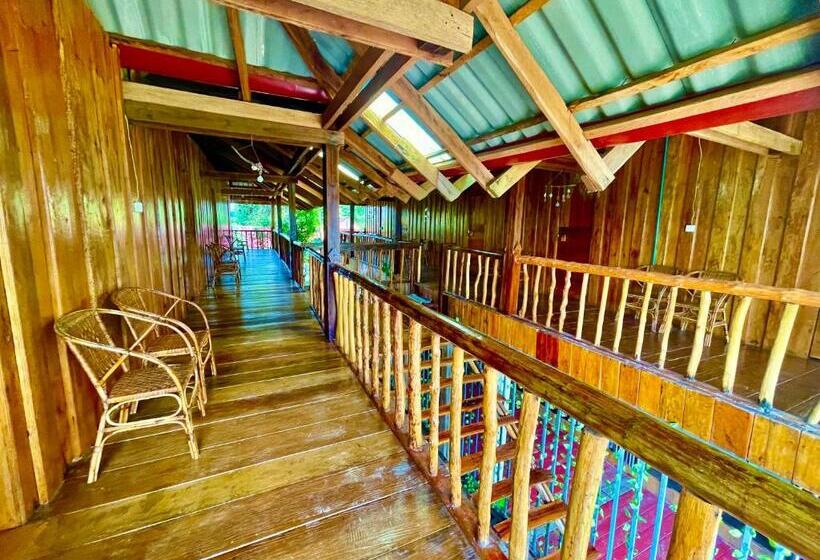 اتاق لوکس, The Cliff Hostel