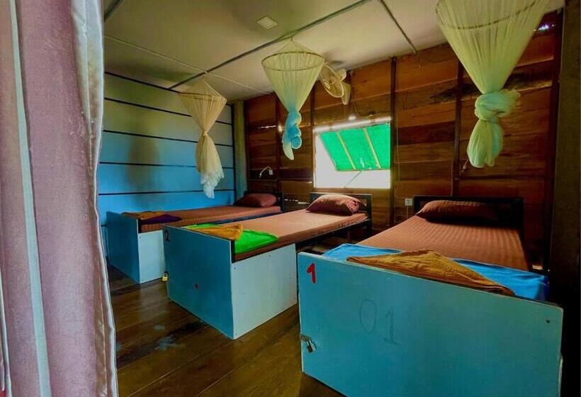 تختخواب در اتاق مشترک, The Cliff Hostel