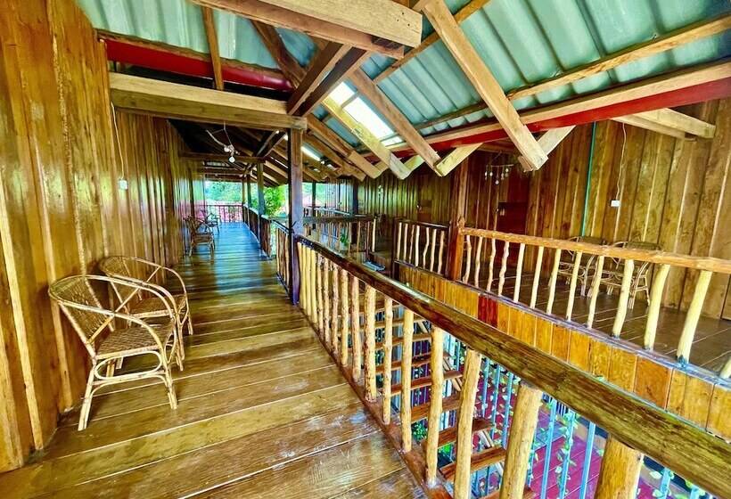 اتاق لوکس, The Cliff Hostel