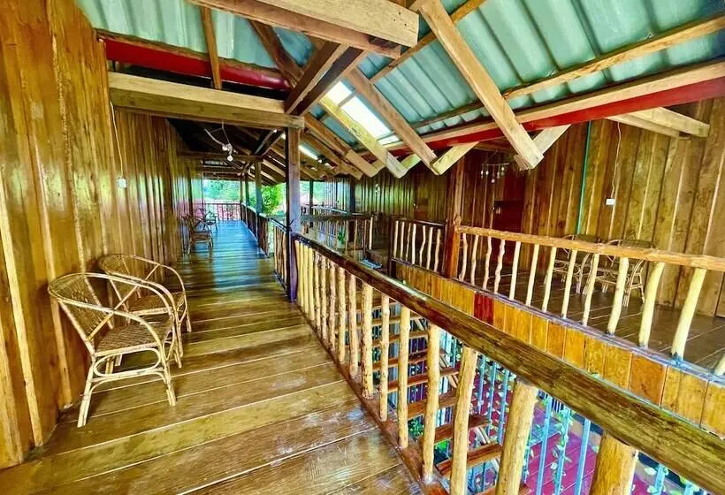 デラックスルーム, The Cliff Hostel