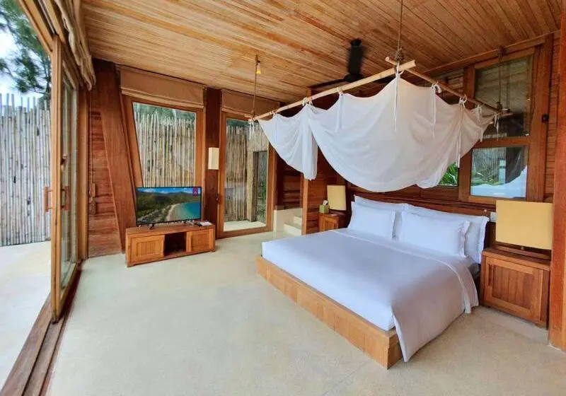 ルームシェアのワンベッド, The Cliff Hostel