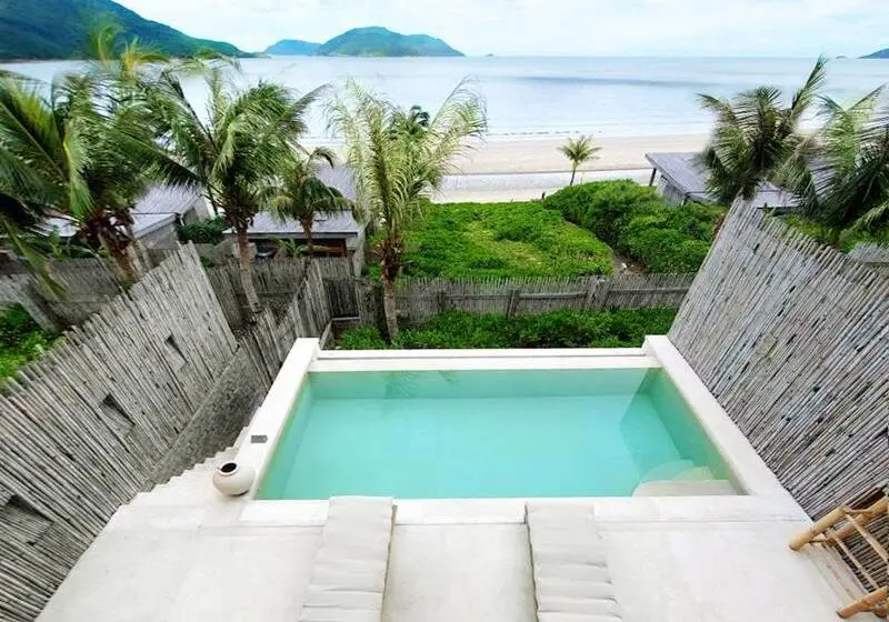 ルームシェアのワンベッド, The Cliff Hostel