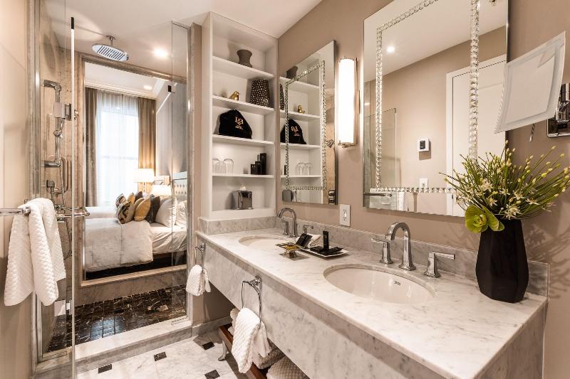 Классический Номер Вид на Сад, Birks Montreal