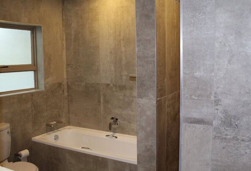 غرفة قياسية, Mount Shekinah Country